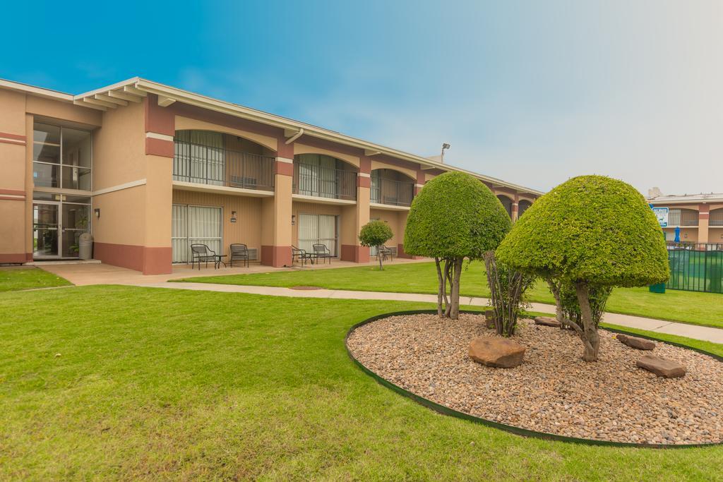 Howard Johnson By Wyndham Oklahoma City Okc Airport, Fairgrounds, I40 Экстерьер фото