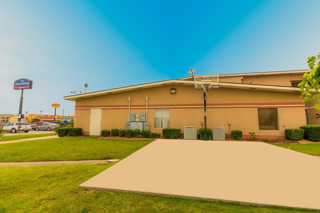 Howard Johnson By Wyndham Oklahoma City Okc Airport, Fairgrounds, I40 Экстерьер фото