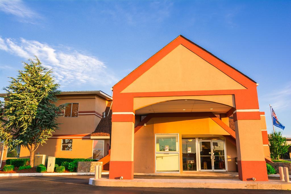 Howard Johnson By Wyndham Oklahoma City Okc Airport, Fairgrounds, I40 Экстерьер фото