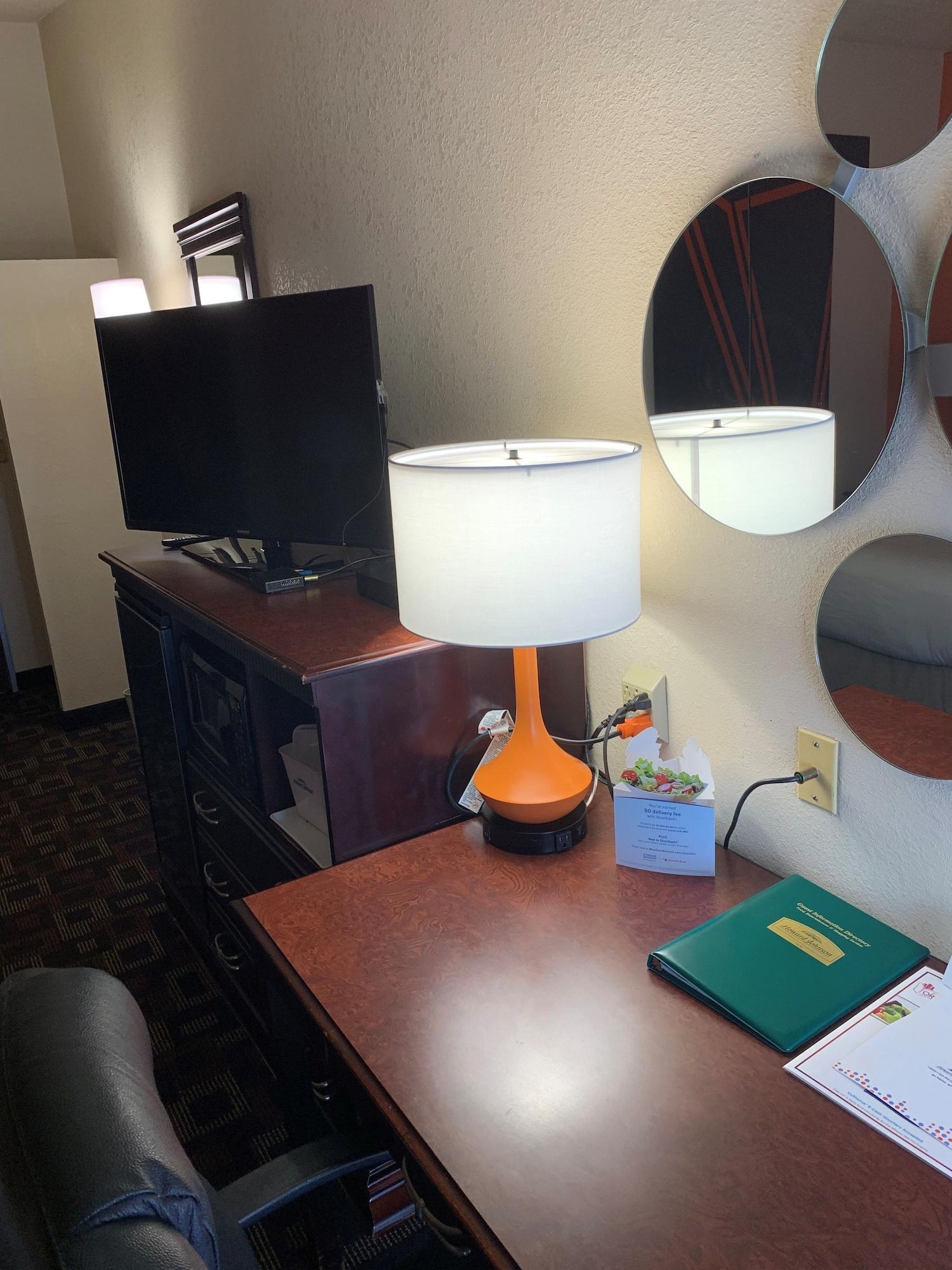 Howard Johnson By Wyndham Oklahoma City Okc Airport, Fairgrounds, I40 Экстерьер фото