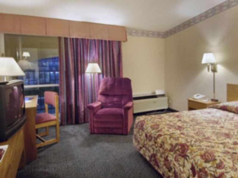 Howard Johnson By Wyndham Oklahoma City Okc Airport, Fairgrounds, I40 Экстерьер фото